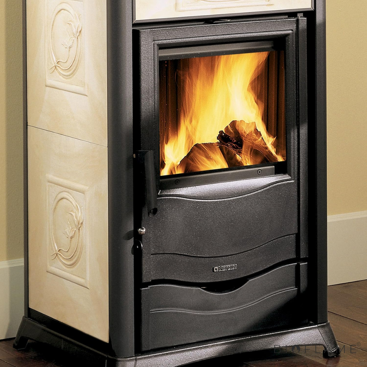 Salamandra a Lenha em Ferro Fundido Nordica Extraflame Rossella Plus Forno